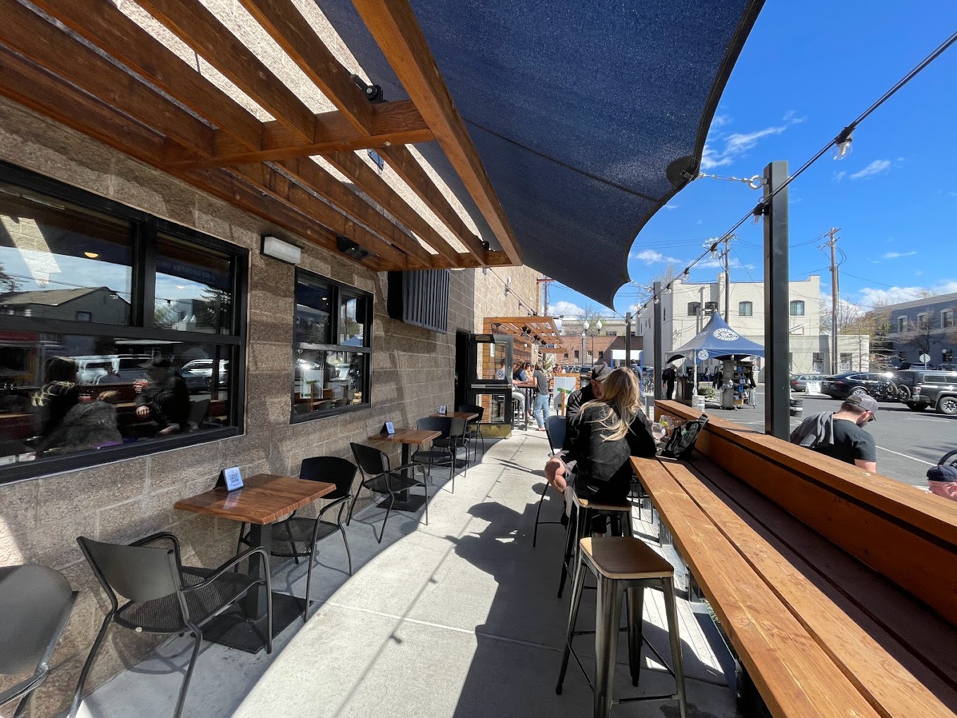 patio at Bend Brewing