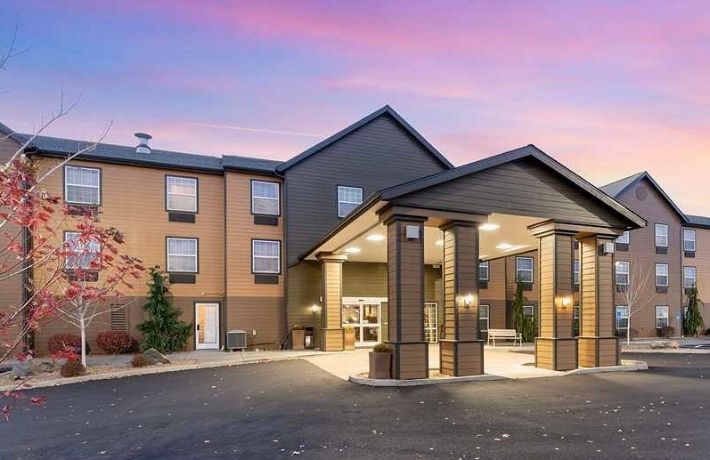 entrance of Best Western Plus Bend North
