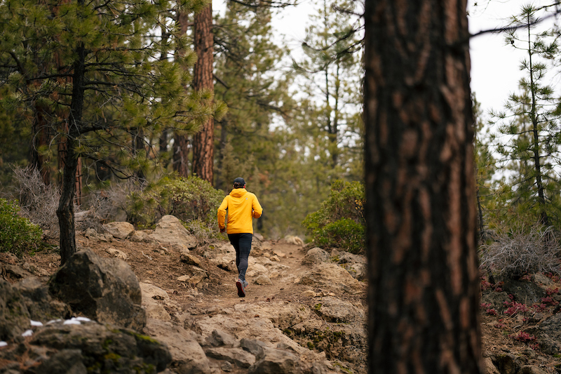 runner on Deschutes River Trail
