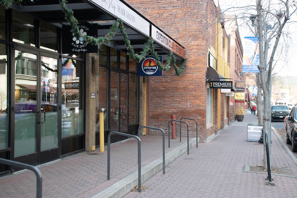 expedition club entrance