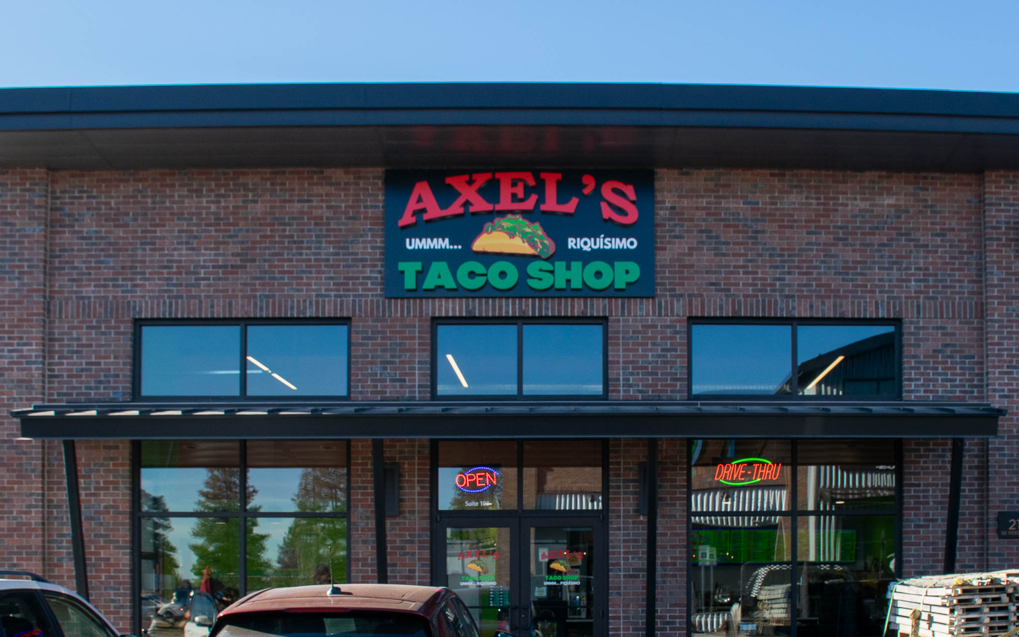 Axel's Taco Shop entrance