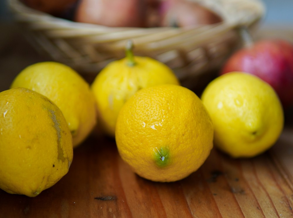 lemons on cuttingboard