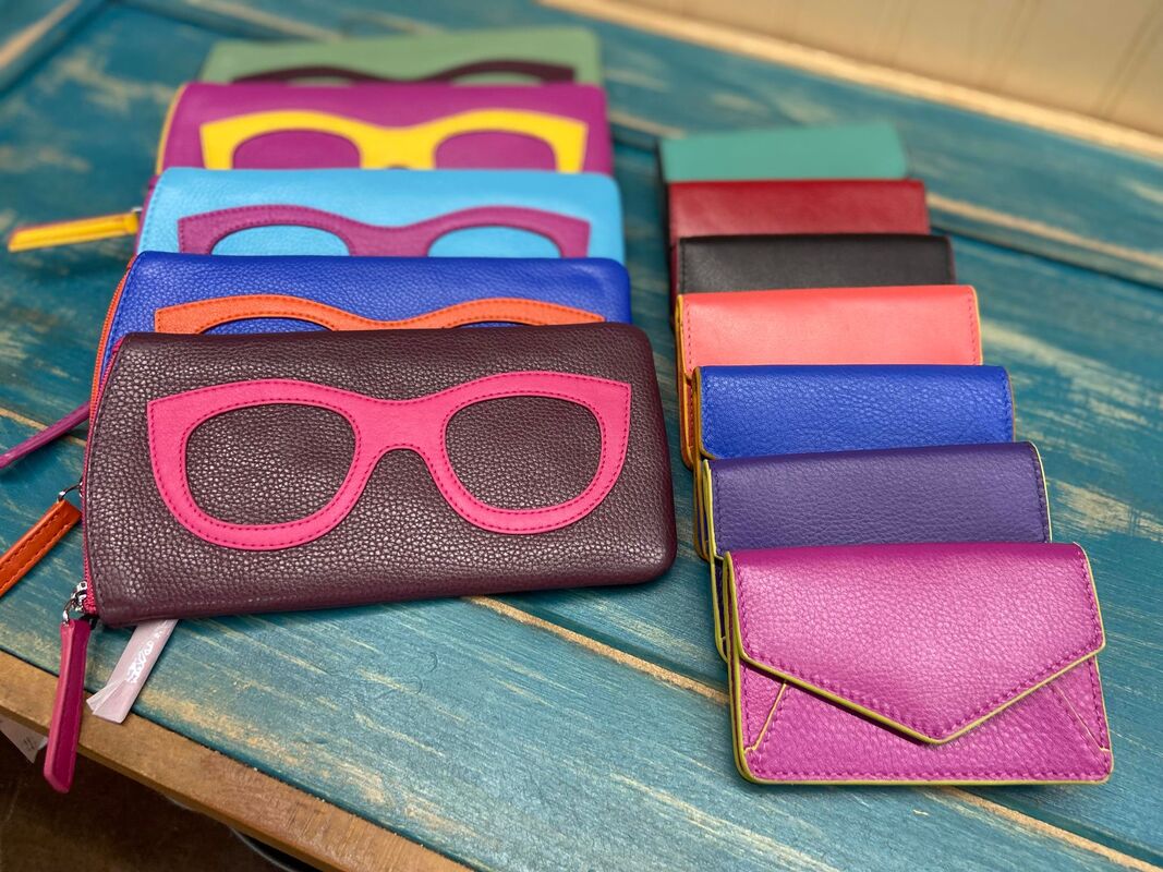 wallets at 541 Trends