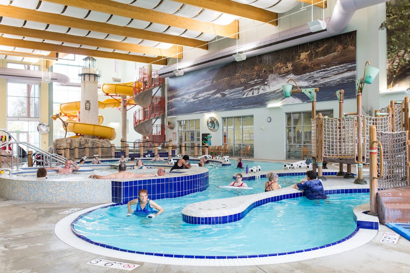 Current channel and free swim area