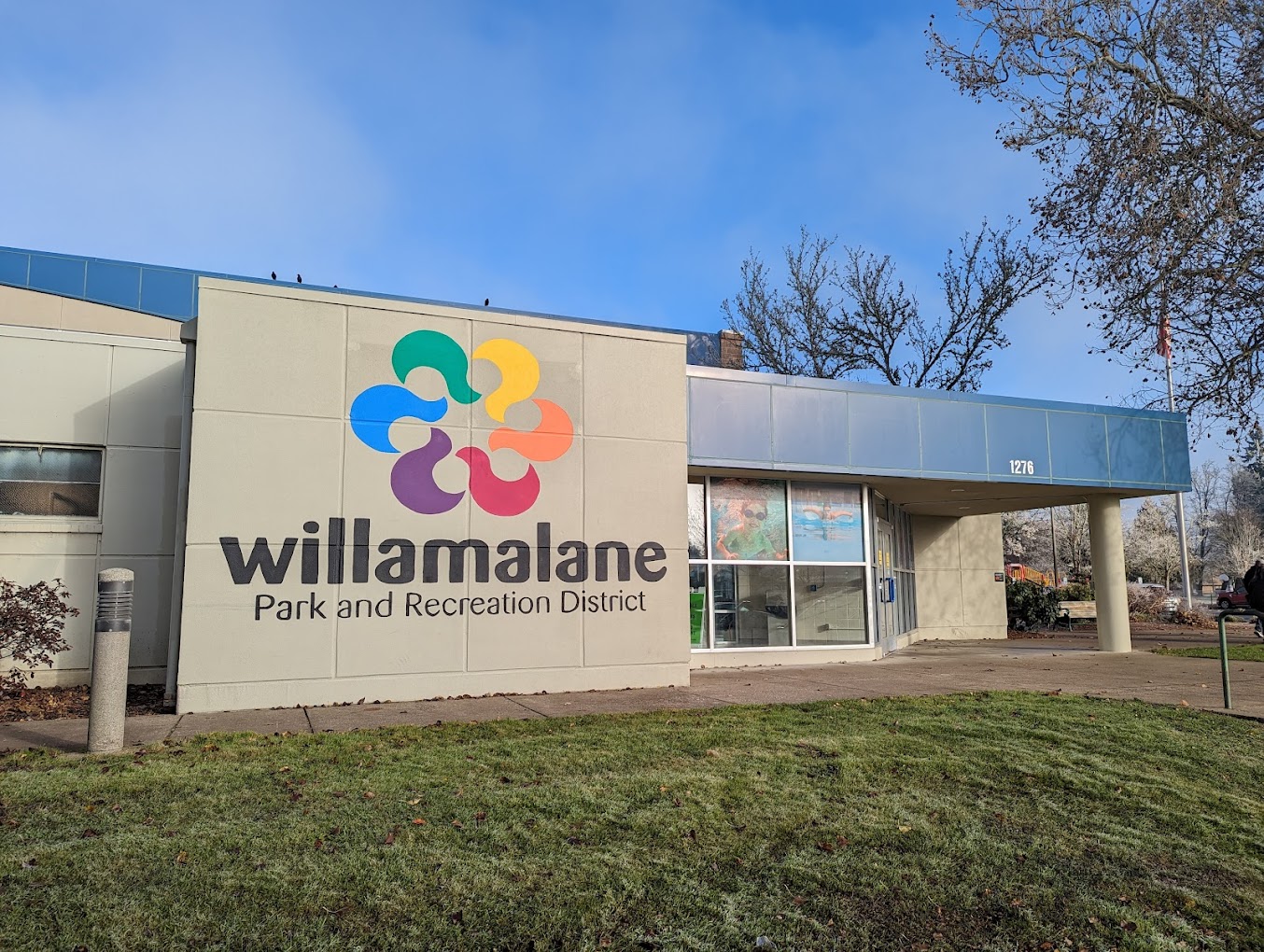 Exterior of Willamalane Park Swim Center