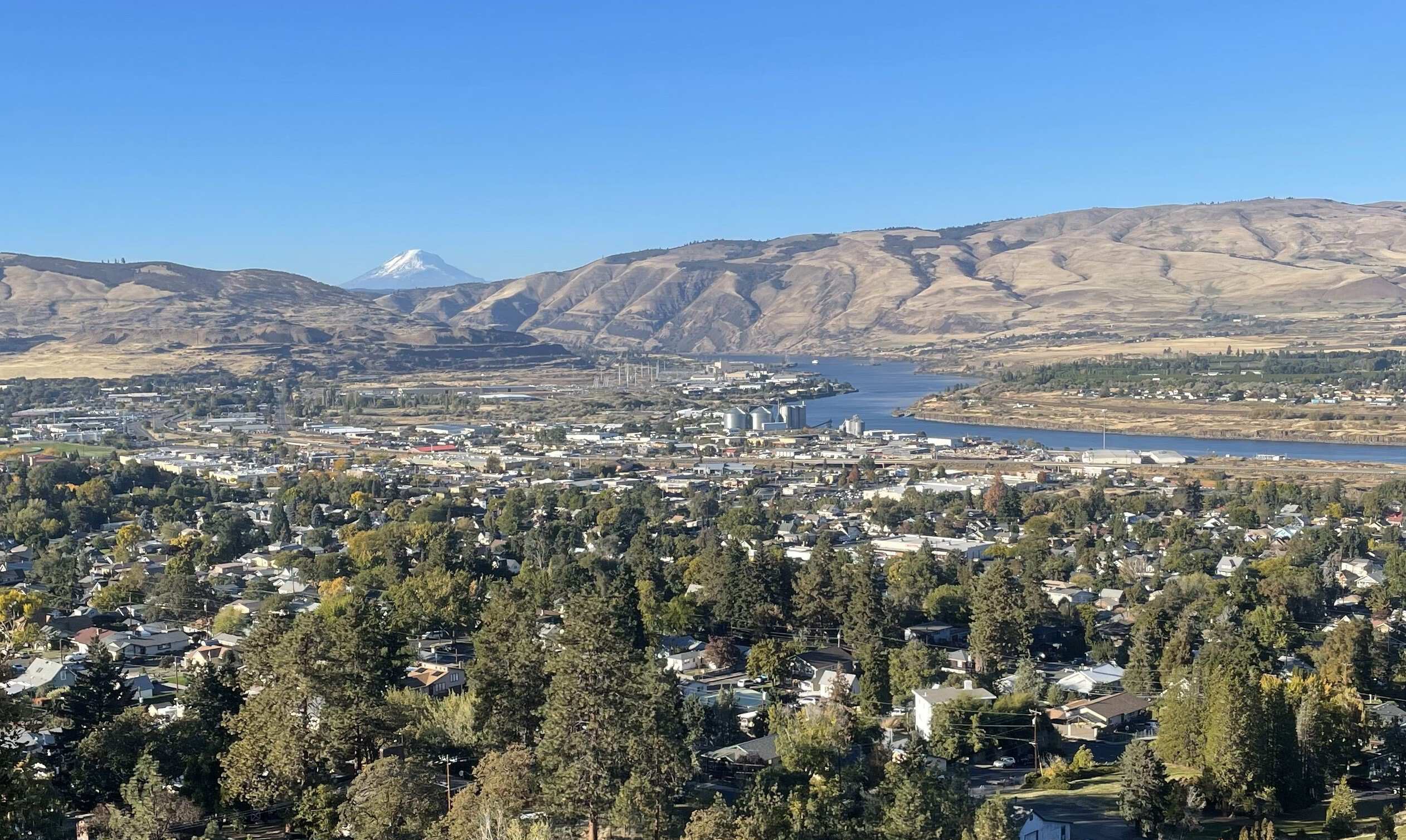 sweeping views of The Dalles, the Columbia River, and Mount Adams