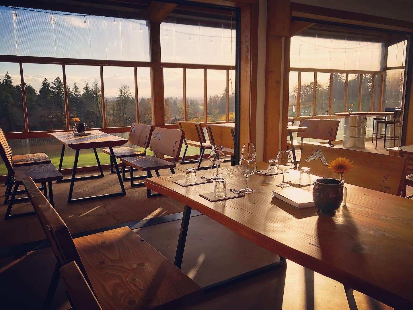 King’s North indoor/outdoor patio tasting area