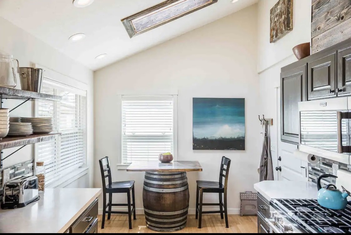 College Street House kitchen and dining area