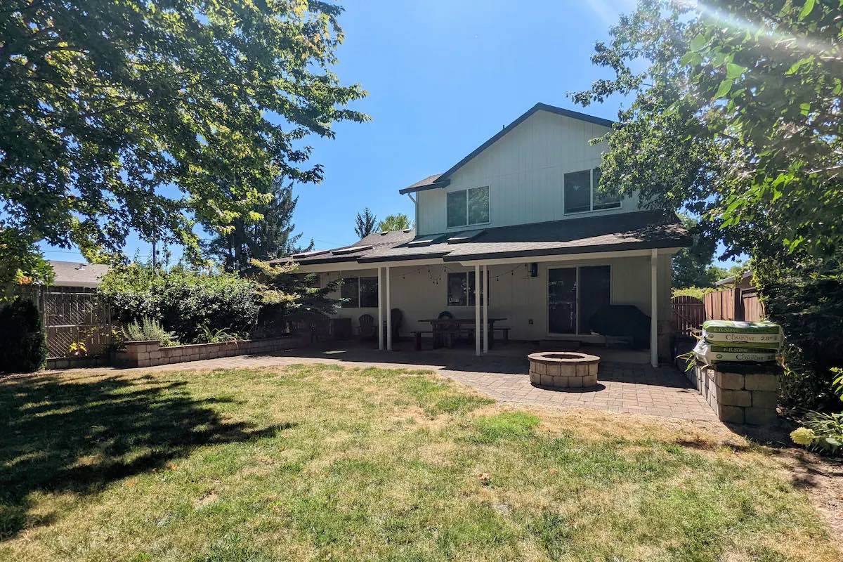 Arioso House backyard view