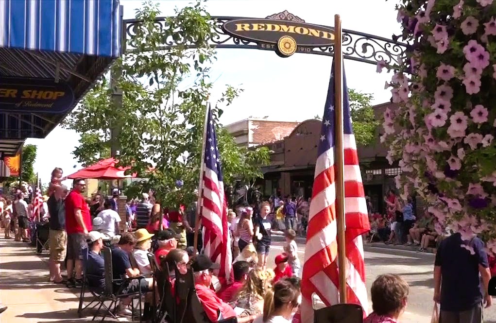 4th of July Parade Downtown Redmond under the arch