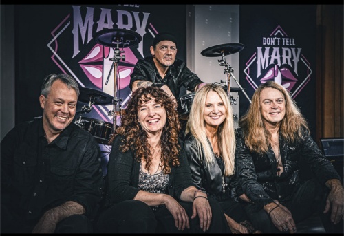 Friday Night Live featuring Don’t Tell Mary at Oak Knoll Winery